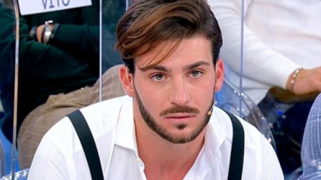 Uomini e Donne: Nicola Vivarelli felice con la dama Eleonora dopo la fine del programma.