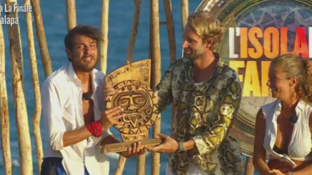 L'Isola dei Famosi chiude col 22,97% di share: in 3,3 milioni per il trionfo di Awed.