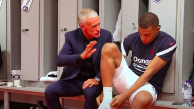 Mbappé et Didier Deschamps - Photo capture d'écran vidéo Youtube FFF TV