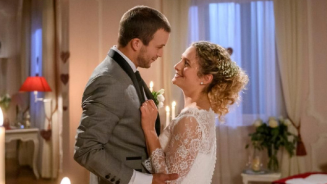 Tempesta d'amore, spoiler del 14 giugno: Franzi rimarrà bloccata fuori dalla Chiesa.