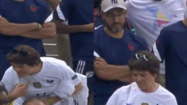 Un fan des bleus présents dans les tribunes aux cotés de Véronique Rabiot. Source: capture images TF1