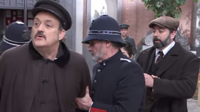 Una vita, spoiler Spagna: Cesareo viene portato in carcere per la morte di Marcia.