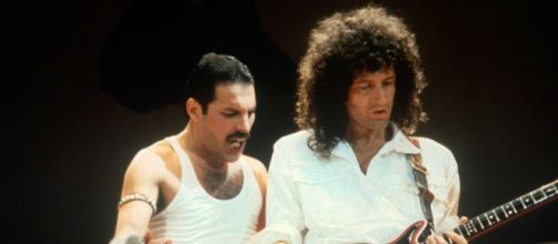 Freddie Mercury e Brian May durante un concerto dei Queen