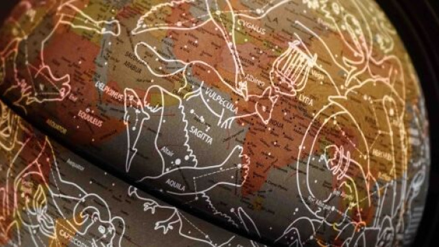 Oroscopo settimanale, dal 12 al 18 luglio: Pesci, momenti intensi con il partner.