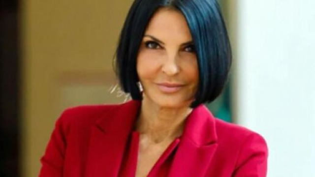 Un Posto al sole, spoiler al 16 luglio: Marina prova a dare conforto a Roberto