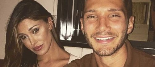 Belen pubblica delle foto con la figlia Luna: gli ex De Martino e Borriello mettono like.