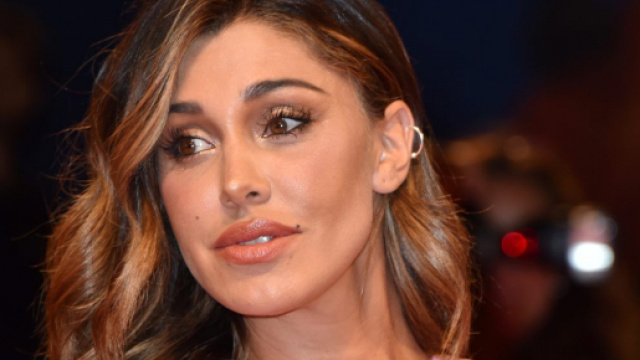 Belen presenta la figlia Luna Marì sui social: 'Parto naturale, 2,9 kg di felicità'.