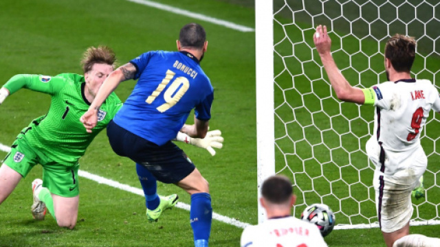 Leonardo Bonucci sigla il gol del pareggio in finale.