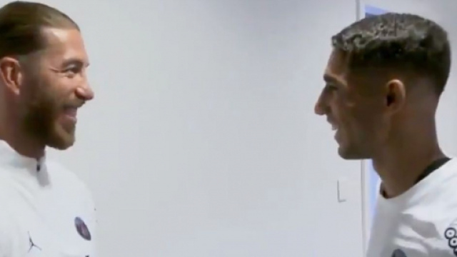 Ramos et Hakimi dans le vestiaire du PSG. (crédit PSG TV, Twitter)