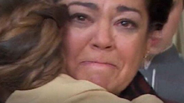 Una vita, trame Spagna: Arantxa parte di nuovo, Cesareo disperato.