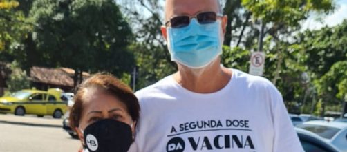 Casal é impedido de se vacinar com camisa contra Bolsonaro (Reprodução/Redes Sociais)