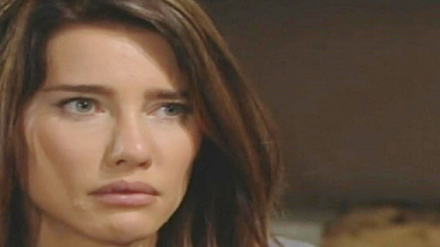 Beautiful, anticipazioni: Steffy fa una telefonata su insistenza di Thomas.