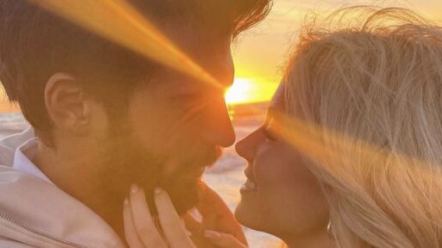 Can Yaman, il padre dell'attore smentisce l'imminente matrimonio con Leotta: 'Per ora gli anelli'.