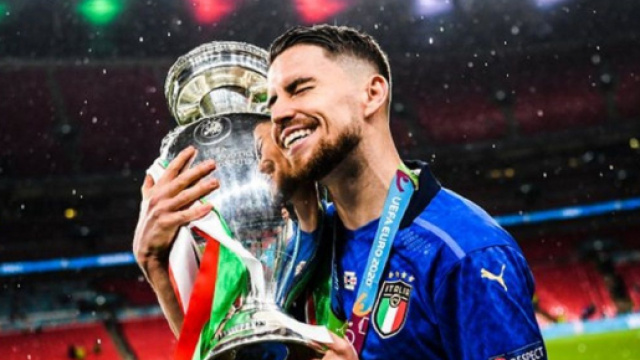 Le milieu de terrain de Chelsea et de l’Italie, Jorginho, pense pouvoir remporter le Ballon d’Or. (Credit : capture Youtube)
