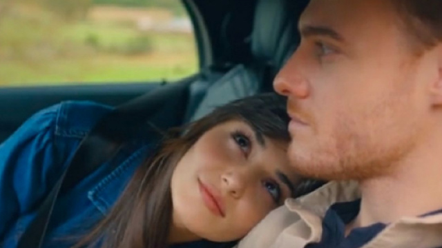 Love is in the air, anticipazioni turche: dopo una caduta Eda scorda di non essere la ragazza Serkan.