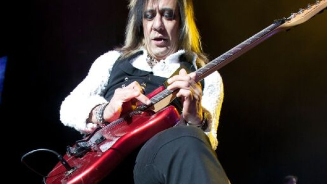 Ci ha lasciati Jeff LaBar, chitarrista dei Cinderella.