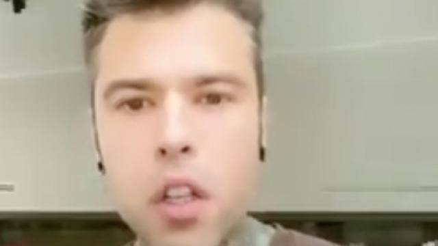 Fedez vs Codacons: 'Vergogna, raccolta fondi paragonata a Malika che comprò la Mercedes'.