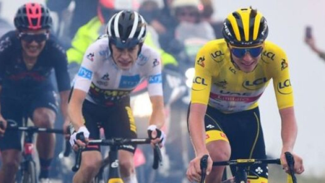 Pogačar, Vingegaard e Carapaz sul Col de Portet.