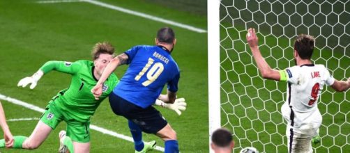 Leonardo Bonucci segna il gol del pareggio nella finale dell'Europeo.