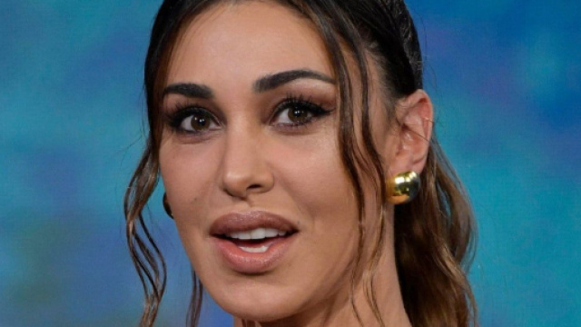 Belen Rodriguez torna a Tu sì que vales pochi giorni dopo il parto: 'Andiamo a lavorare'.