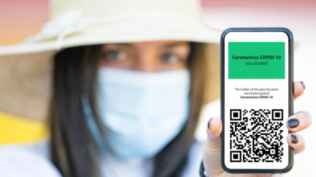 Ipotesi green pass per bar e ristoranti.