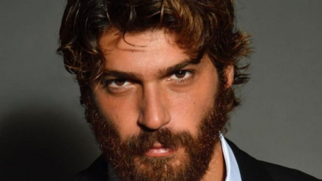 Can Yaman criticato per il profumo: 'Lo produce con i soldi anticipati dalle fan?'.