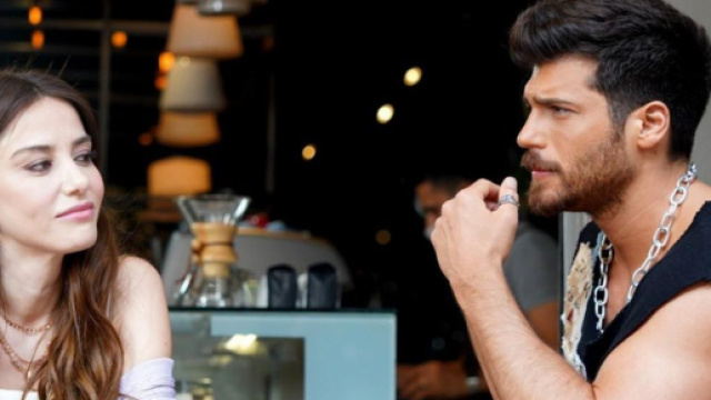 In foto Can Yaman e Özge Gürel.