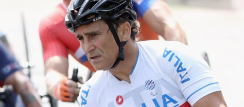 Alex Zanardi, la moglie: 'Comunica ma non è in grado di parlare'.