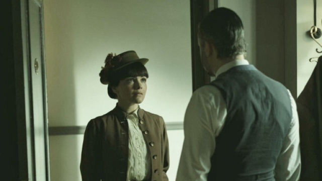 Una vita, anticipazioni spagnole: Laura dovrà uccidere Felipe per ordine di Velasco.