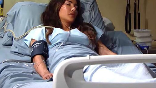 Beautiful, trame 25-31 luglio: Steffy soffre di dolori lancinanti, Sally chiede perdono a Wyatt.