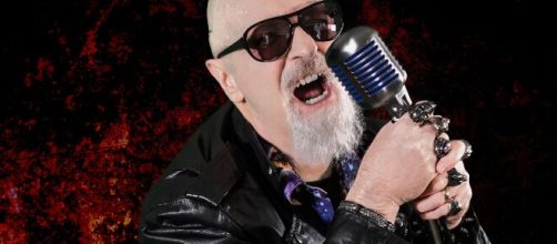 Rob Halford invita a fidarsi della scienza e non dei politici per superare la pandemia di Covid.