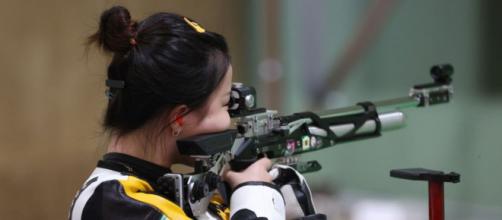 Gold medalist Qian Yang of Team China during the medal round of the 10m Air Rifle Women's event (Image source: Tokyo 2020)