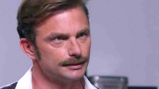 Un posto al sole: Pietro Abbate aggredito da due malviventi.