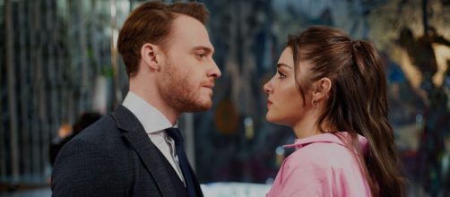 Love is in the air in onda prossimamente in Italia: Serkan cerca di riavvicinarsi a Eda, Selin trama alle loro spalle.