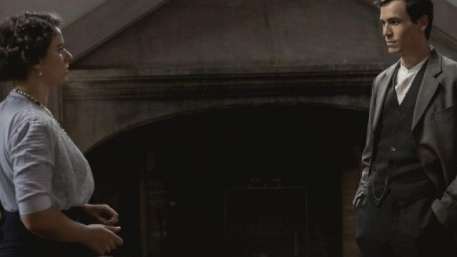 Una vita, anticipazioni spagnole: Genoveva si allea con Velasco per distruggere suo marito Felipe.