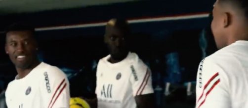 Mbappé et Wijnaldum à l'entraînement. (crédit Youtube PSG)