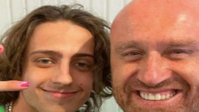 Rudy Zerbi svela in che rapporti è con Sangiovanni.