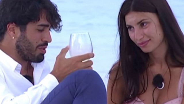 Temptation: Jessica e Manuela illuse dai tentatori? I ragazzi si dichiarano liberi su Instagram.