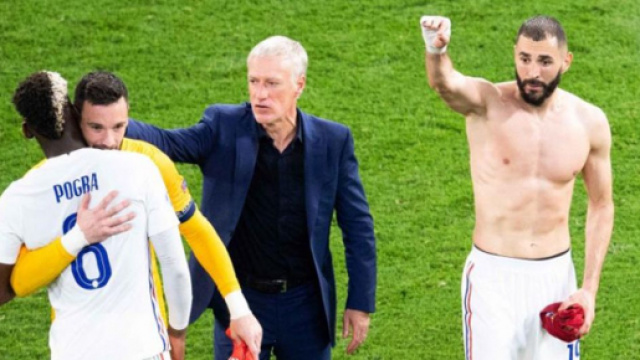 Didier Deschamps et Hugo Lloris en froid à cause de Benzema - Source : capture d'écran, Twitter