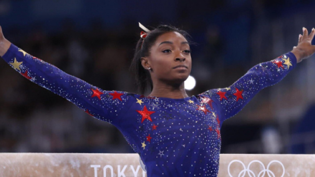 Simone Biles si ritira dalle Olimpiadi.