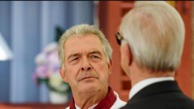Tempesta d'amore: Werner caccia André dal suo hotel.