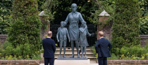 Princes William and Harry unveil statue of Diana (Image source: The Royal Family)