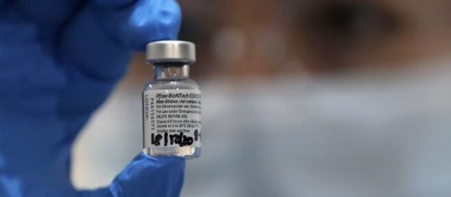 Poche dosi di vaccino e le regioni frenano la campagna vaccinale
