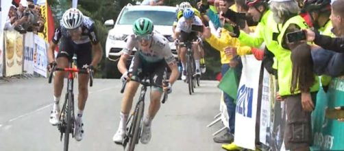 Lo sprint tra Aleotti e Aru nella prima tappa del Sibiu Tour.