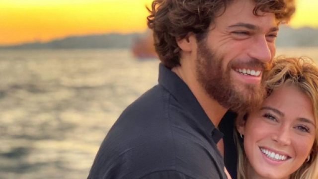 Can Yaman-Diletta Leotta travolti dalla passione in mare, fan polemici: 'Ridicoli' (Foto).