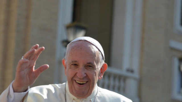 Notte tranquilla per Papa Francesco, ricoverato al Gemelli per un intervento chirurgico.