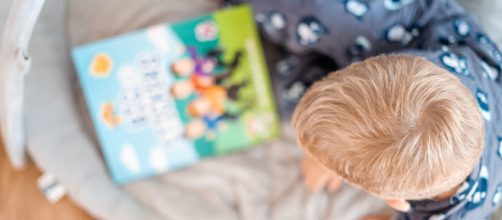 Libro infantil es multado en Hungría por promover familias homoparentales. (Foto Kelli McClintock/Unsplash)