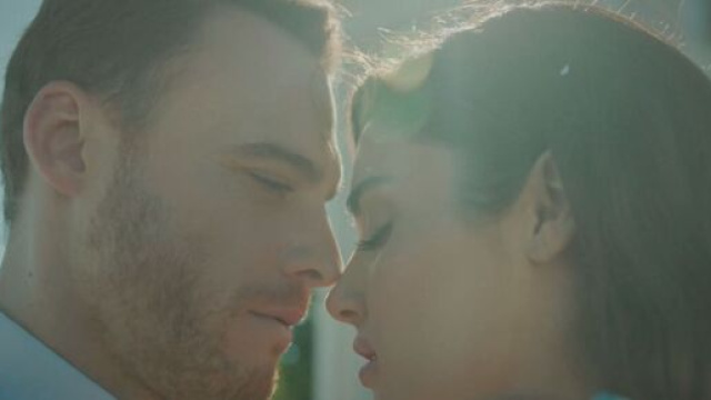 Love is in the air, puntate 12-16 luglio: Serkan in crisi e confessa il suo amore a Yildiz.