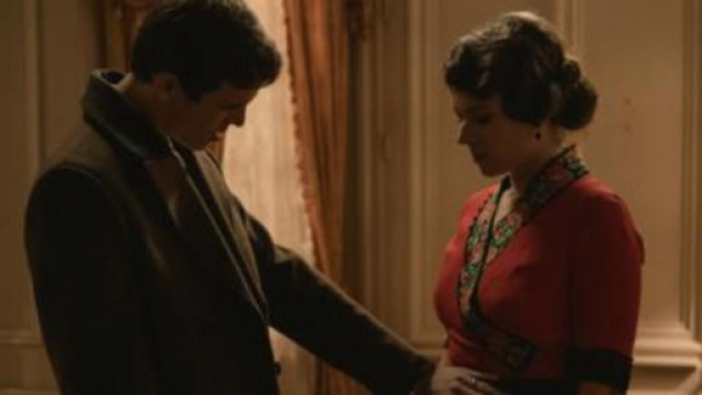 Una Vita: Israel punta un coltello a Genoveva.