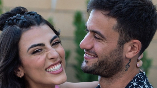 Pierpaolo Pretelli commesso per la dedica di Salemi: 'Mi hai stravolto la vita, ti amo'.